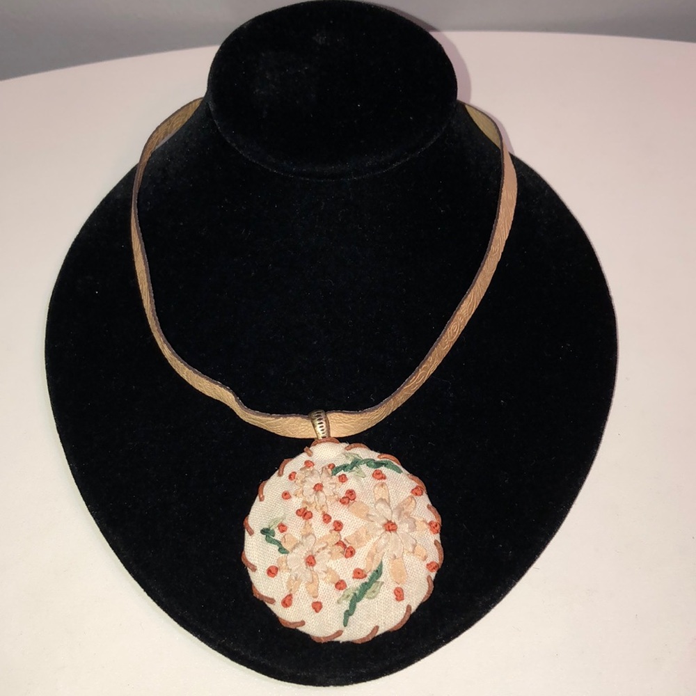 Sigurd Olsen tan leather/cream floral necklace